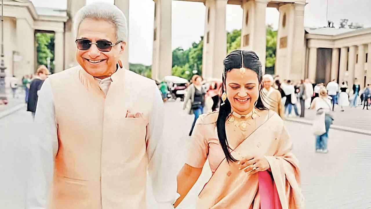 బీజేడీ మాజీ ఎంపీతో మహువా పెండ్లి