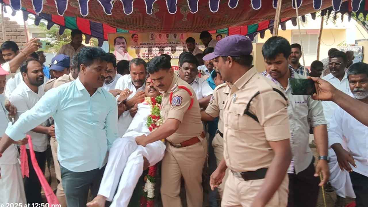 hunger strike | మల్లాపురంలో ఆమరణ నిరాహార దీక్ష భగ్నం