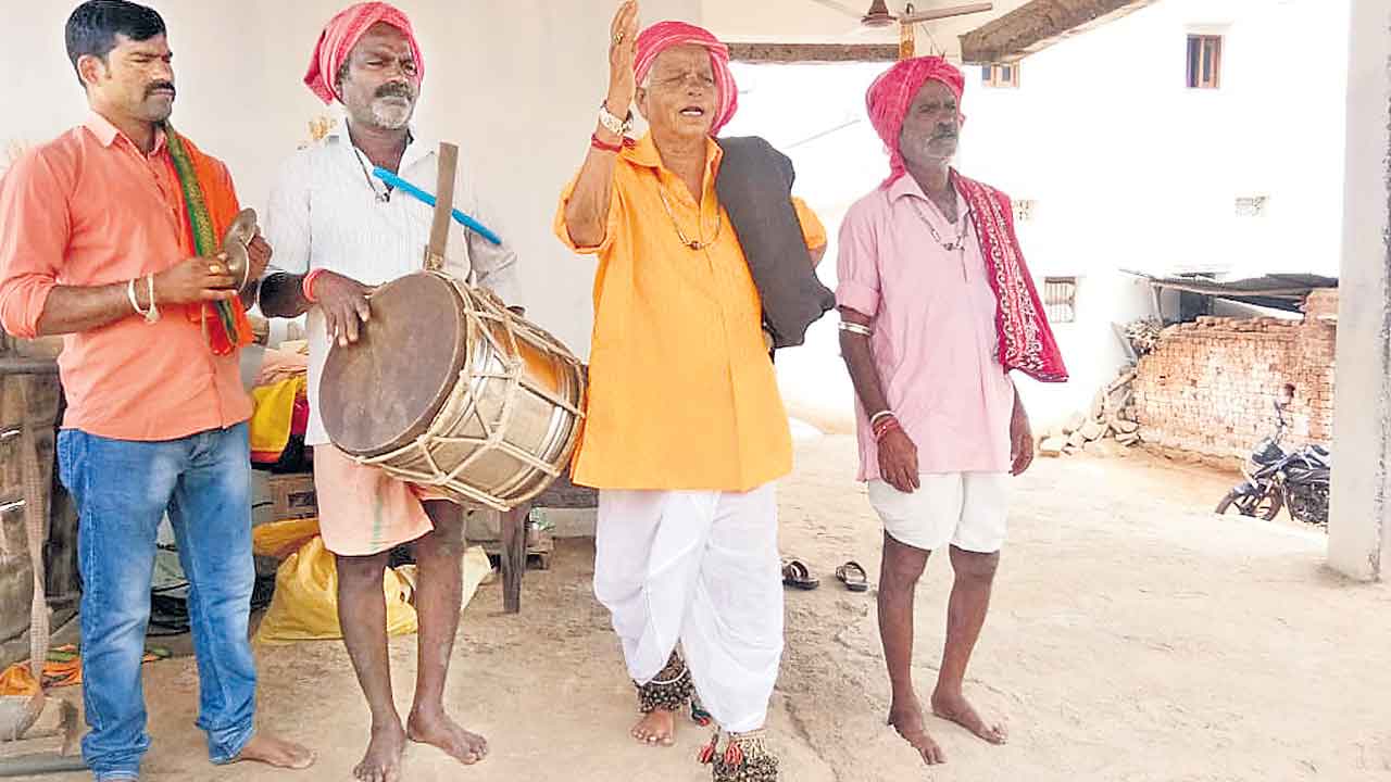 ఒగ్గు కళను నెగ్గించింది