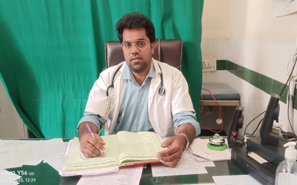 Tripuraram : సీజనల్‌ వ్యాధులపై ప్రజలు అప్రమత్తంగా ఉండాలి : డాక్టర్‌ మాలోతు సంజయ్‌