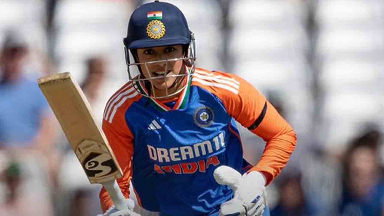 INDW vs ENGW | మంధాన హాఫ్ సెంచరీ.. స్వల్ప స్కోర్‌కే వెనుదిరిగిన షఫాలీ