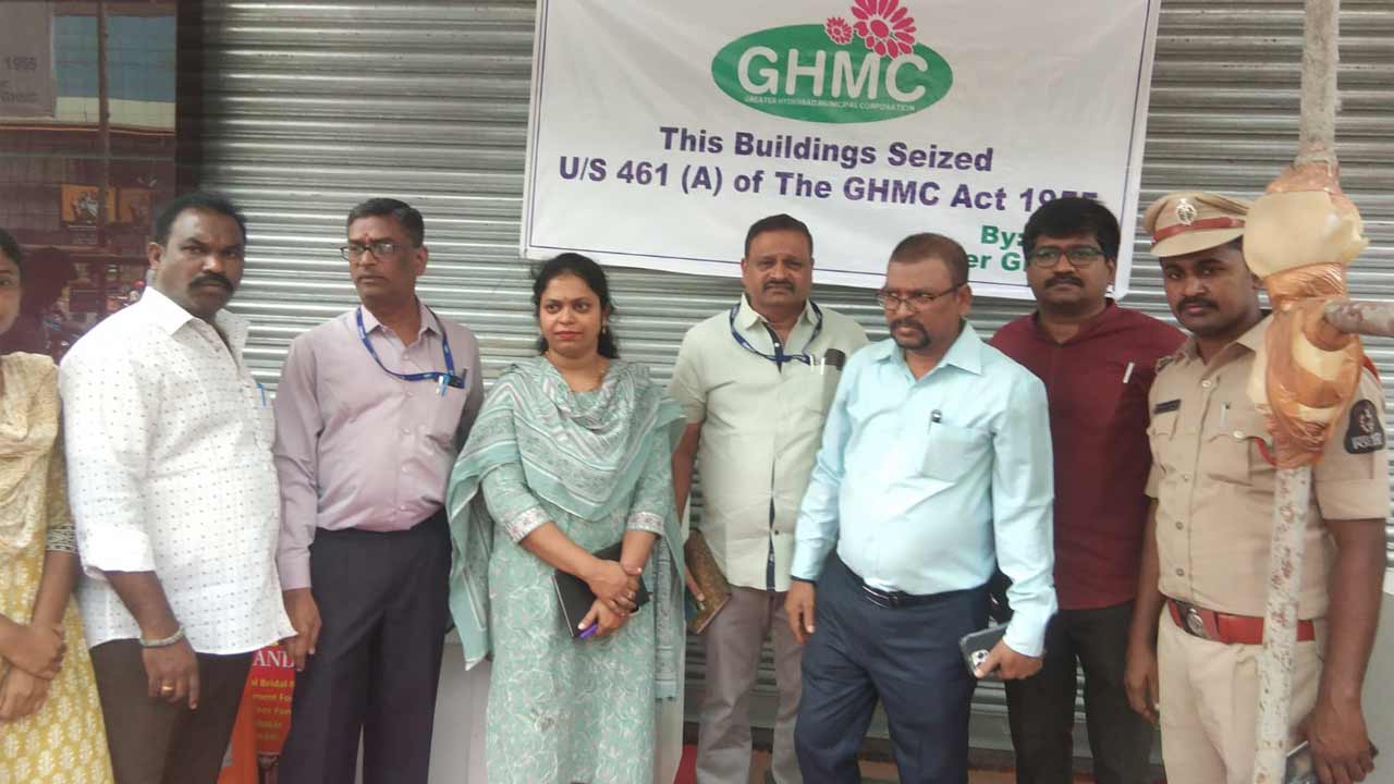 GHMC | మాంగళ్య షోరూంను సీజ్‌ చేసిన జీహెచ్‌ఎంసీ అధికారులు