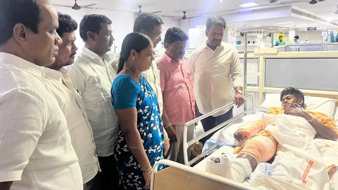 Marri Janardhan Reddy | మాజీ సర్పంచ్ కుమారుడిని పరామర్శించిన మర్రి జనార్దన్ రెడ్డి