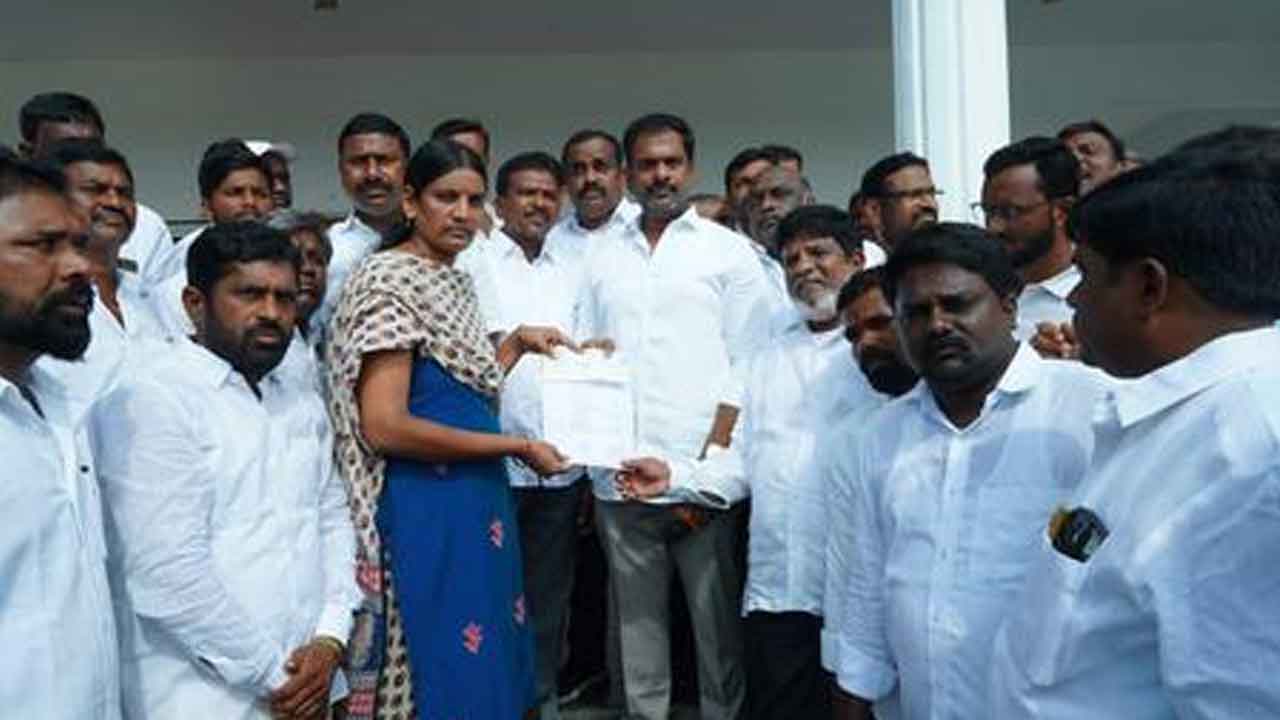 BRS | బీఆర్‌ఎస్ కార్యకర్త కుటుంబానికి ప్రమాద బీమా చెక్కును అందజేసిన మర్రి జనార్దన్ రెడ్డి