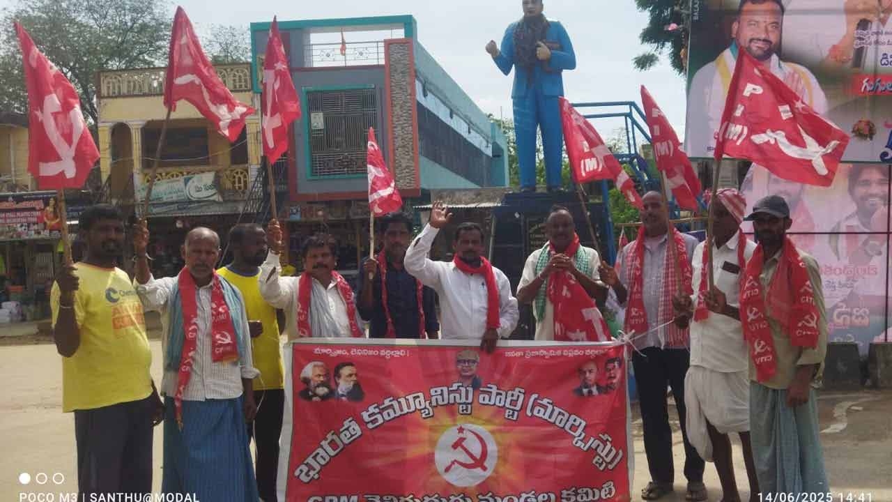 Mahabubabad | తెగిన చెరువు కట్టలకు మరమ్మతులు చేపట్టాలి