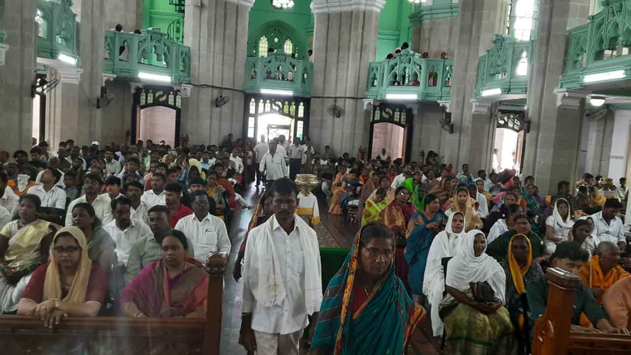 Medak church | భక్తులతో కిటకిటలాడిన మెదక్‌ చర్చి