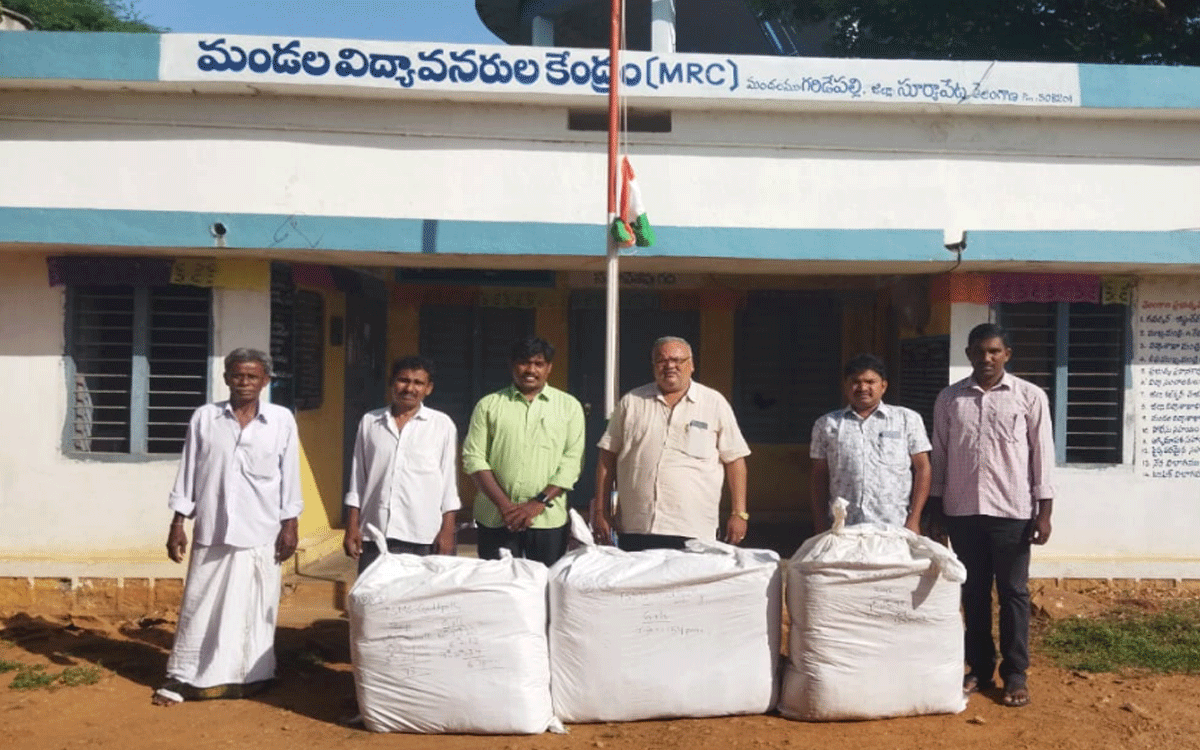 Garidepally : విద్యార్ధులందరికీ యూనిఫామ్స్ : ఎంఈఓ చ‌త్రునాయ‌క్‌