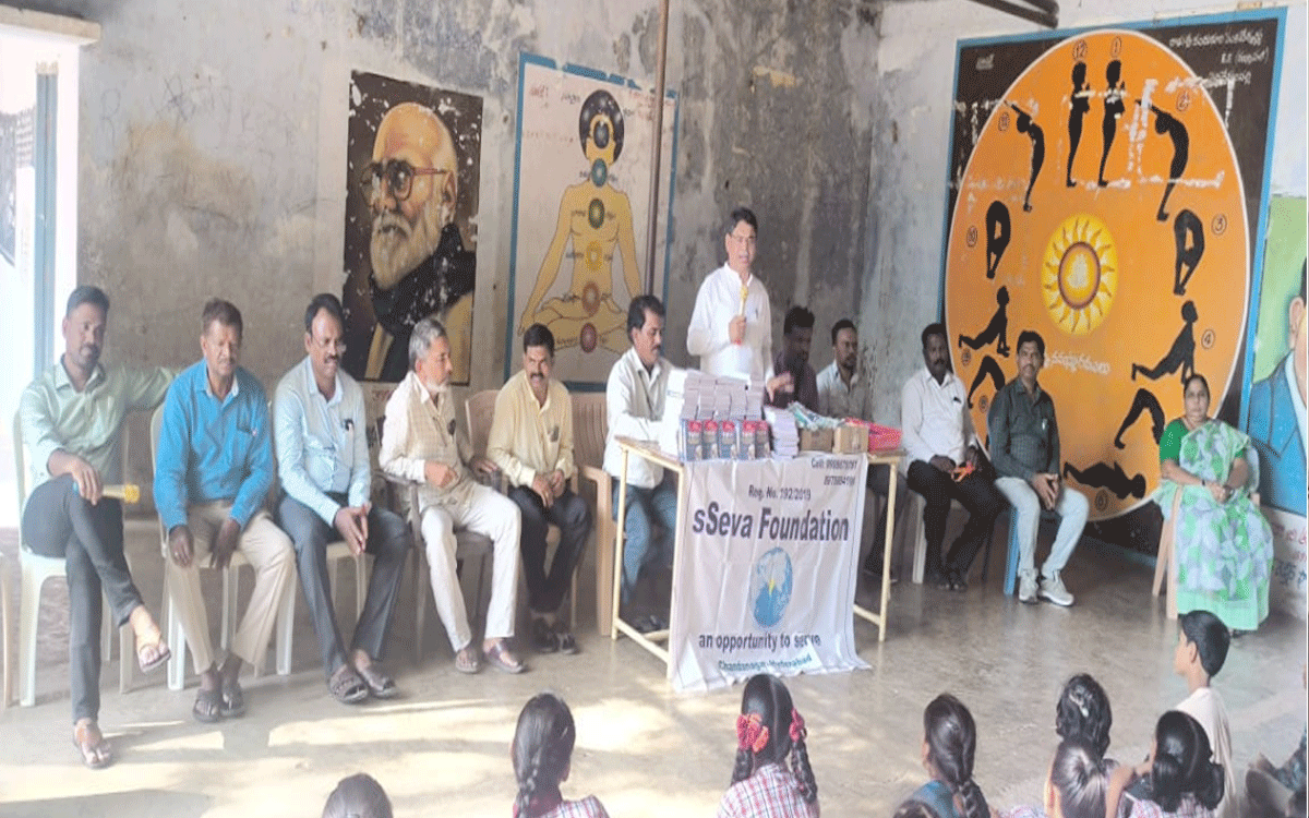 Tripuraram : ఆంగ్ల విద్యపై విద్యార్ధులు పట్టు సాధించాలి : ఎంఈఓ రవి