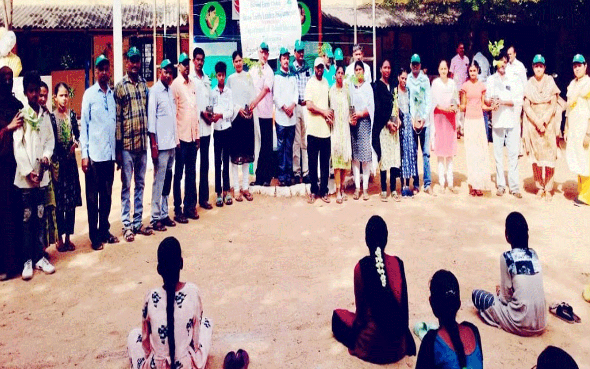 Nereducherla : పర్యావరణ పరిరక్షణకు మొక్కలు నాటాలి : ఎంఈఓ సత్యనారాయణ రెడ్డి