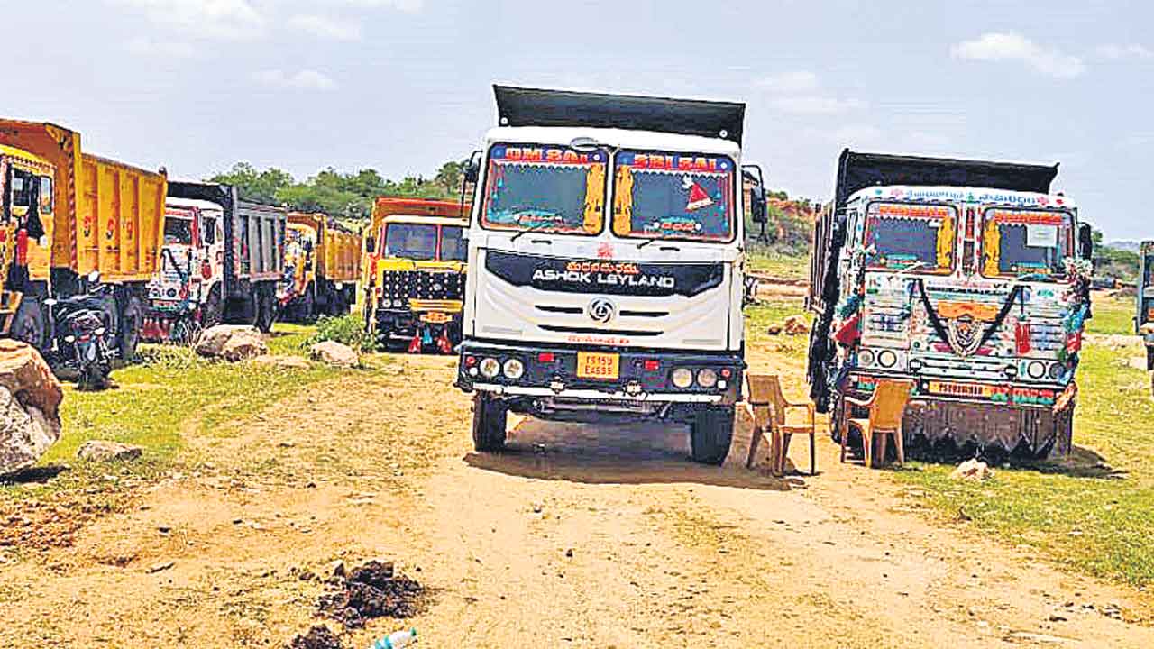 అందరినీ మేనేజ్‌ చేశాం.. మట్టి తవ్వకాలపై కాంగ్రెస్‌ నాయకుల ఫోన్‌ సంభాషణ లీక్‌