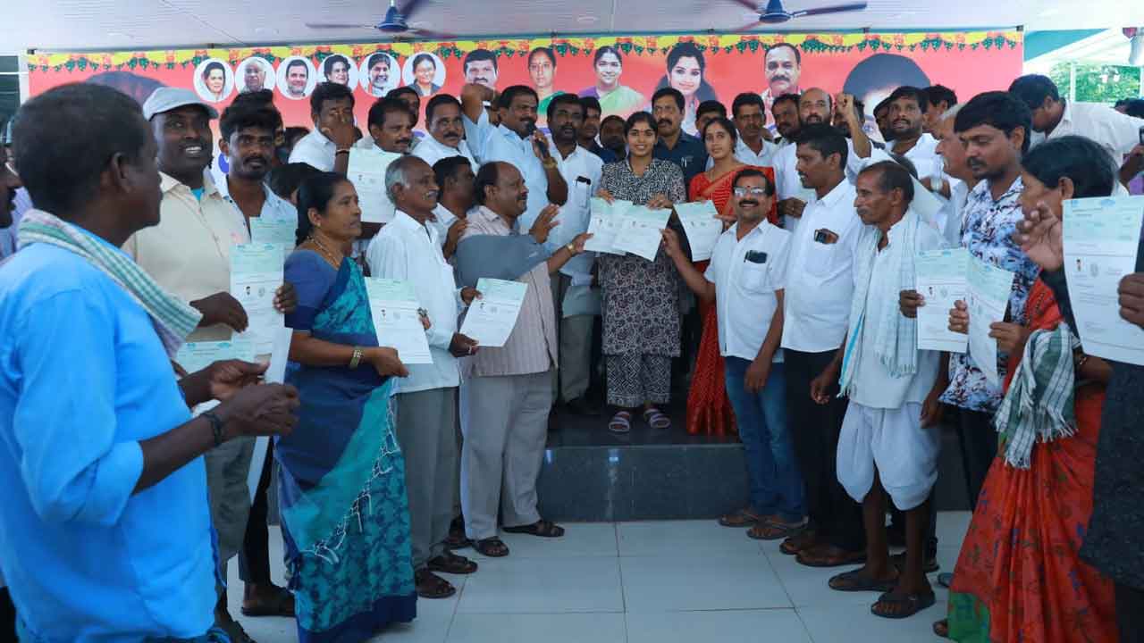 MLA Yashaswini Reddy | ప్రభుత్వ సంక్షేమ పథకాలను సద్విని చేసుకోవాలి : ఎమ్మెల్యే యశస్విని రెడ్డి