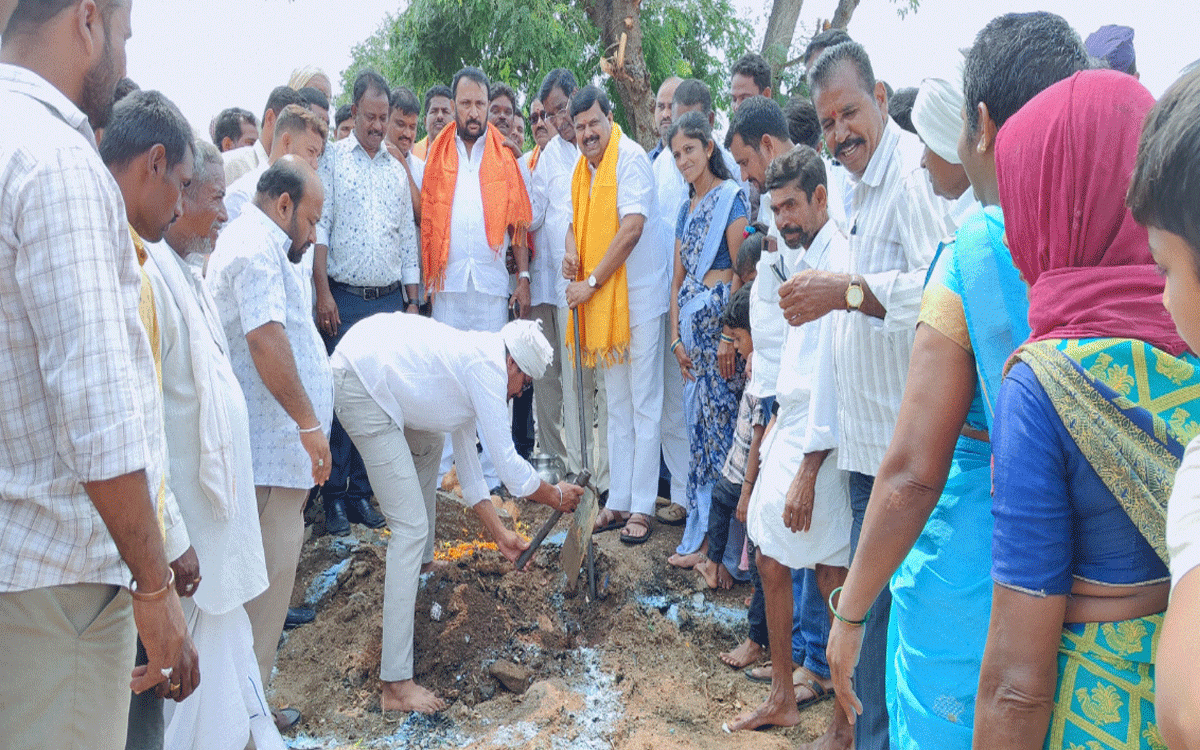 Devarakonda Rural : సూర్యాతండాలో ఇందిరమ్మ ఇళ్ల నిర్మాణానికి శంకుస్థాపన