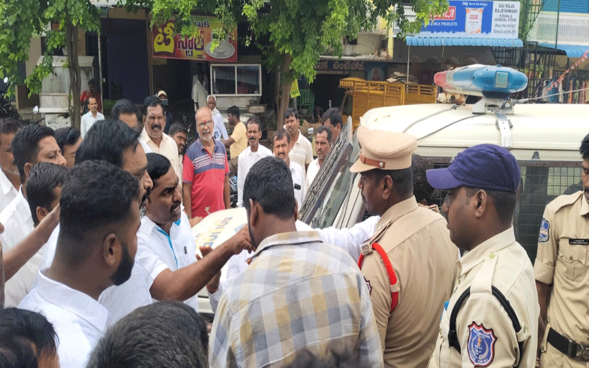 Motokondur : ప్రభుత్వ విప్ బీర్ల ఐలయ్యకి నిరసన సెగ