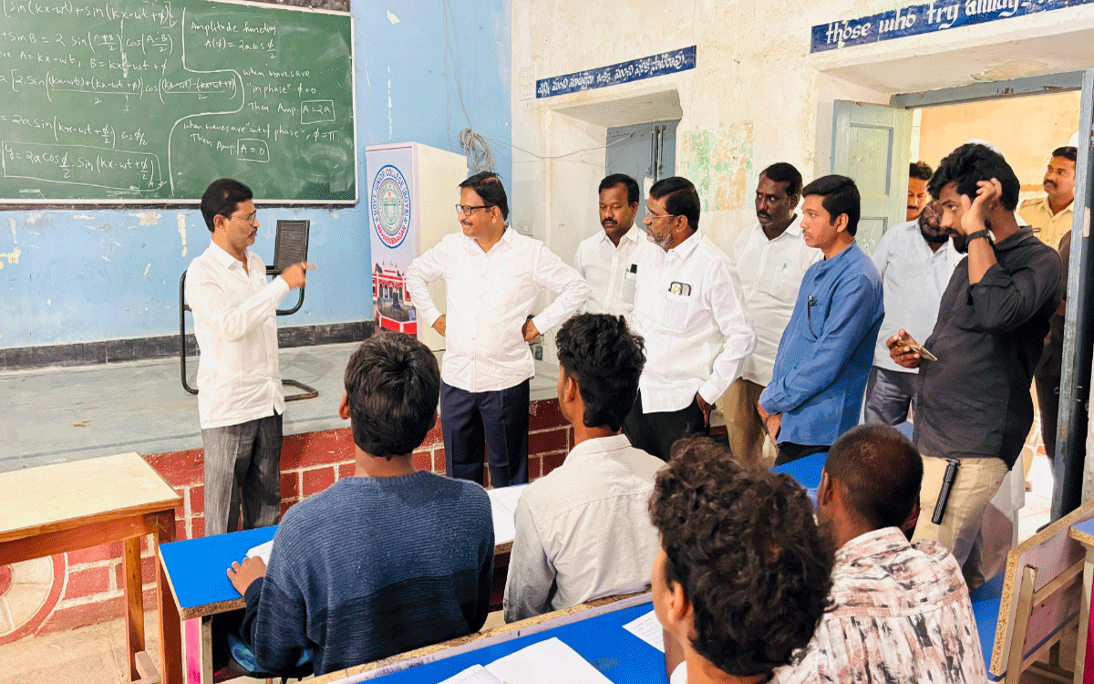 Mahaboobnagar : జూనియ‌ర్ కాలేజీ భ‌వ‌న నిర్మాణానికి ప్ర‌తిపాద‌న‌లు సిద్ధం చేయాలి : ఎమ్మెల్యే యెన్నం శ్రీ‌నివాస్‌రెడ్డి