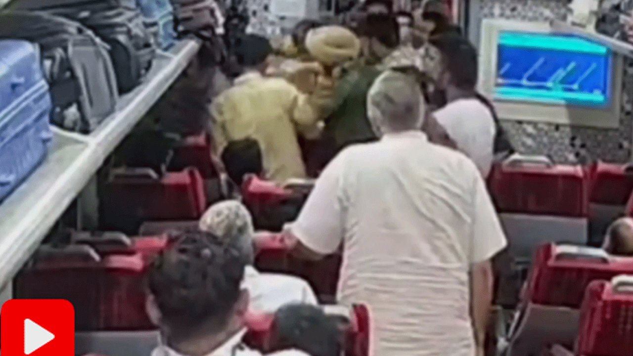 Vande Bharat Train: వందేభార‌త్ రైలులో సీటు కోసం గొడ‌వ‌.. ప్ర‌యాణికుడిపై బీజేపీ ఎమ్మెల్యే వ్య‌క్తుల దాడి.. వీడియో