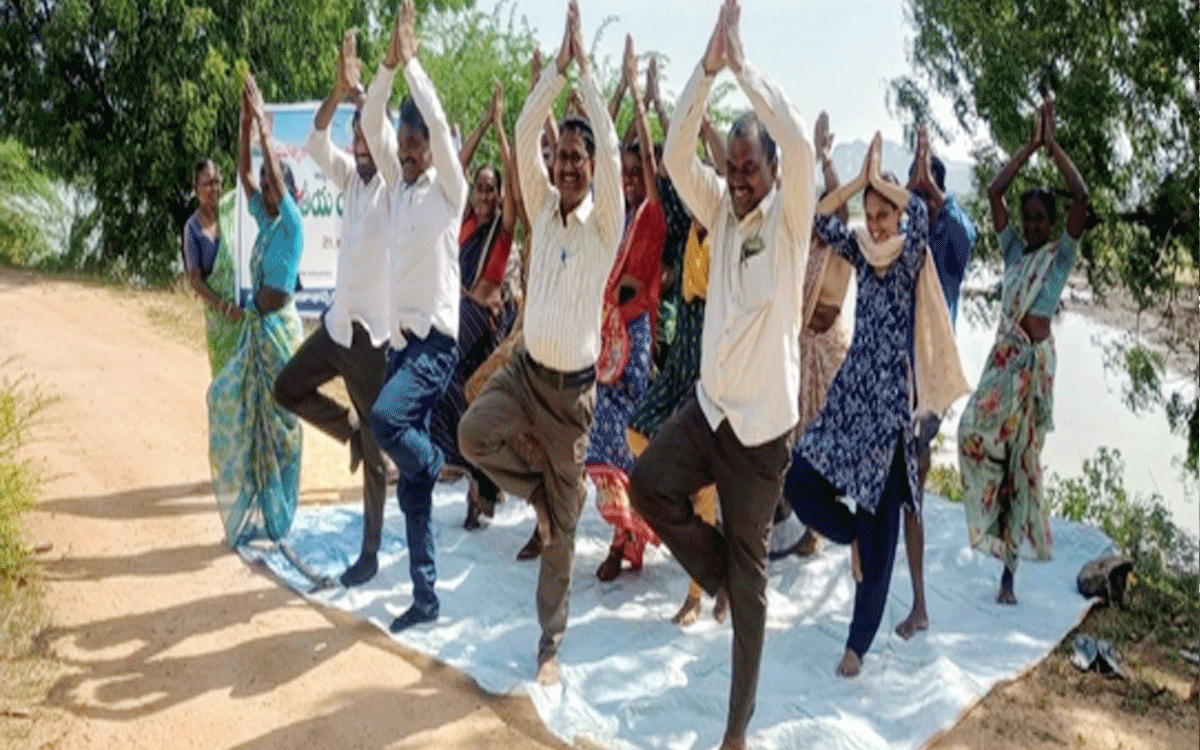 Penpahad : జీవనశైలిలో యోగా భాగం కావాలి : ఎంపీడీఓ వెంకటేశ్వరరావు