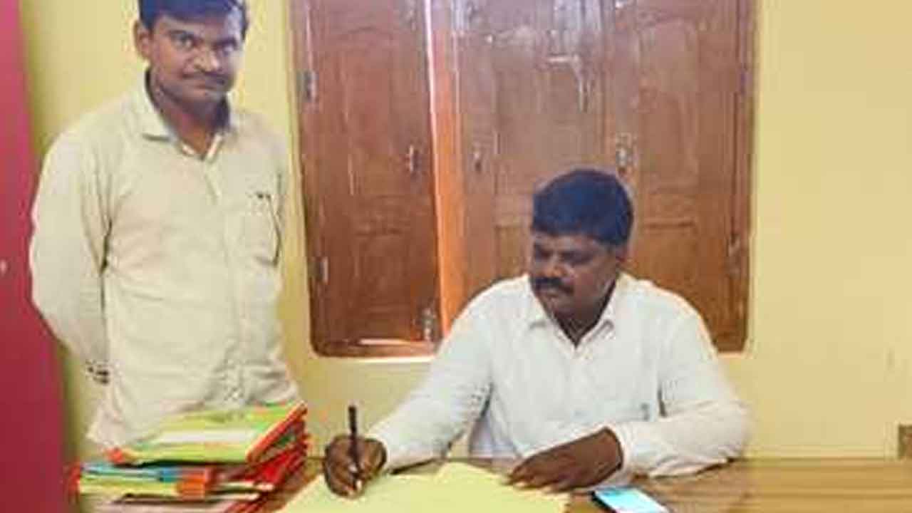 Mahadevpur | గ్రామ పంచాయతీ రికార్డులు సక్రమంగా నిర్వహించాలి : ఎంపీవో ప్రసాద్