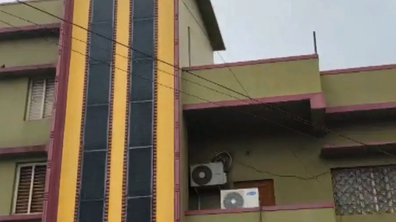 Income Tax Raids: హ‌త్య‌కు గురైన మాజీ మంత్రి నివాసాల్లో ఐటీ సోదాలు.. 20 చోట్ల త‌నిఖీలు