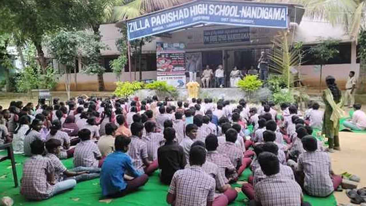 Drugs | యువత మత్తు పదార్థాలతో జీవితాలను చిత్తు చేసుకోవద్దు : సీఐ ప్రసాద్