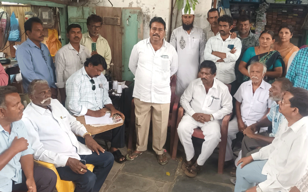 Kodada : చిరు వ్యాపారస్తులను ఇబ్బందులు పెట్టడం సరికాదు : ఎస్కే నయీమ్