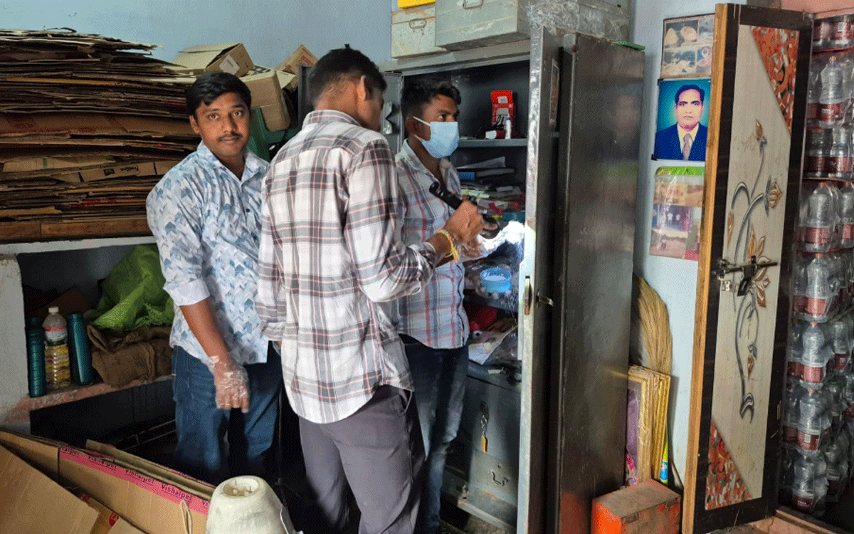 Nereducherla : కూల్డ్రింక్స్ దుకాణంలో చోరీ
