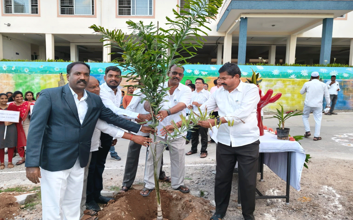 Nalgonda : మానవ మనుగడకు చెట్లు ఎంతో దోహదం : న‌ల్ల‌గొండ జిల్లా ప్ర‌ధాన న్యాయ‌మూర్తి ఎం.నాగ‌రాజు