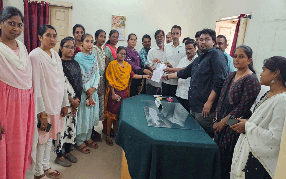 Nalgonda Rural : ‘పంచాయతీ కార్యదర్శుల సమస్యలు పరిష్కరించాలి’