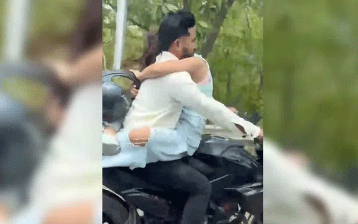 Noida : బైక్‌పై రోమాన్స్ రైడ్‌.. జంట‌కు రూ.55 వేల జ‌రిమానా