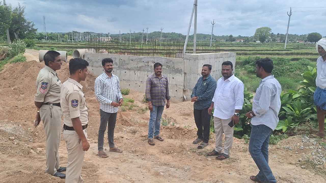 Vernapalli | అడవి పదిరకు నిలిచిన రాకపోకలు.. ఇబ్బంది పడుతున్న గ్రామస్తులు