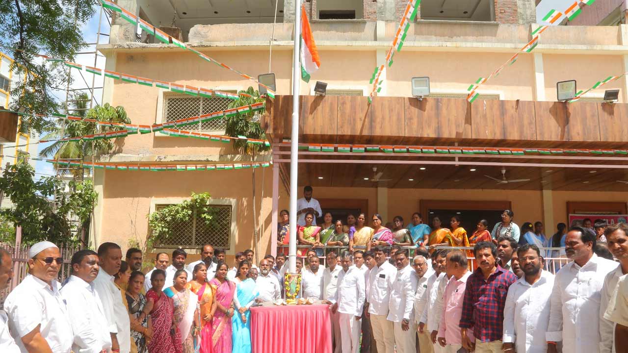 సీతాఫల్‌మండి క్యాంపు కార్యాలయంలో ఘనంగా రాష్ట్ర అవతరణ వేడుకలు