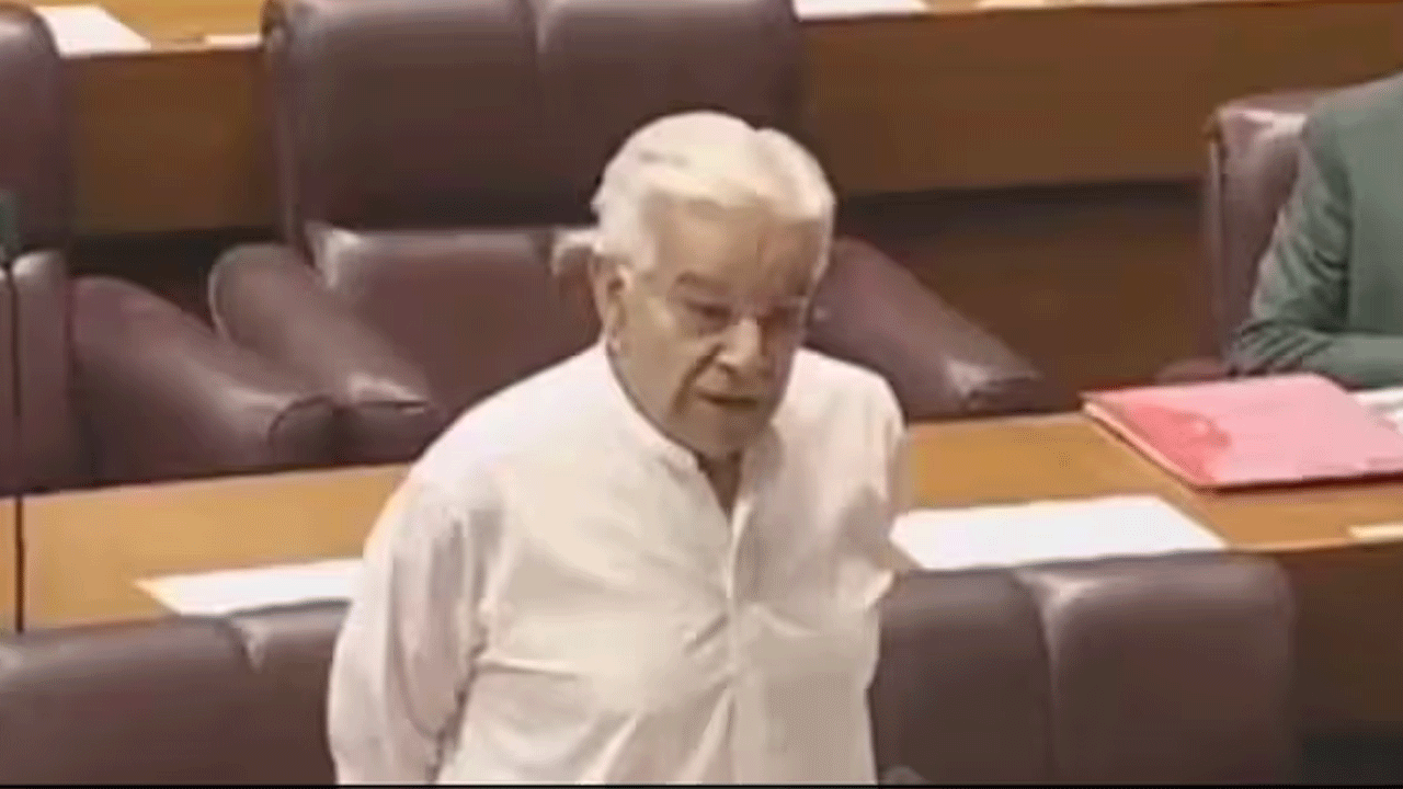 Pakistan Minister: ఐపీఎల్ ఫ్ల‌డ్‌లైట్ల‌ను హ్యాక్ చేశాం.. పాక్ ర‌క్ష‌ణ మంత్రి వ్యాఖ్య‌ల‌పై ట్రోలింగ్‌