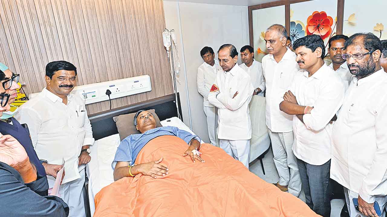 Palla Rajeshwar Reddy | బాత్‌రూంలో జారిపడ్డ ఎమ్మెల్యే పల్లా రాజేశ్వర్‌ రెడ్డి.. కాలి ఎముకకు ఫ్రాక్చర్‌