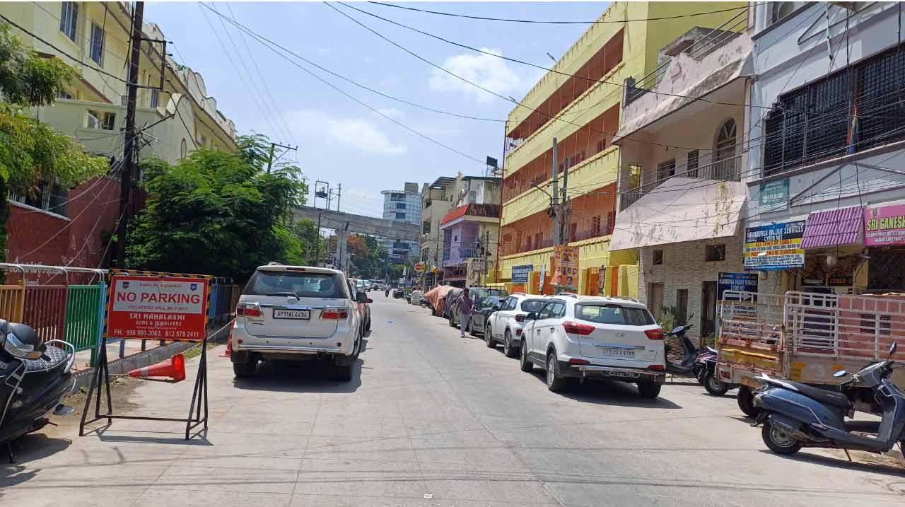 Passport Office | సికింద్రాబాద్ పాస్‌పోర్ట్ కార్యాల‌యం చుట్టూ అక్ర‌మ పార్కింగ్