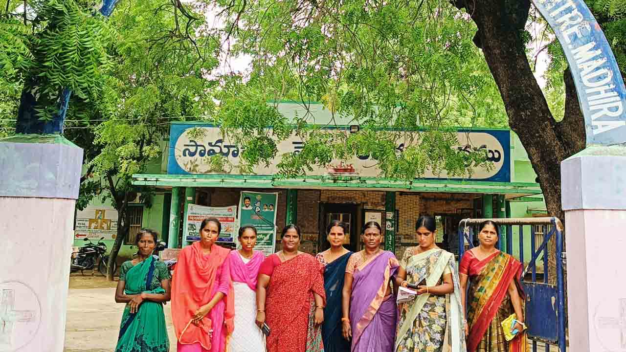 వంద పడకల దవాఖానను ప్రారంభించాలి