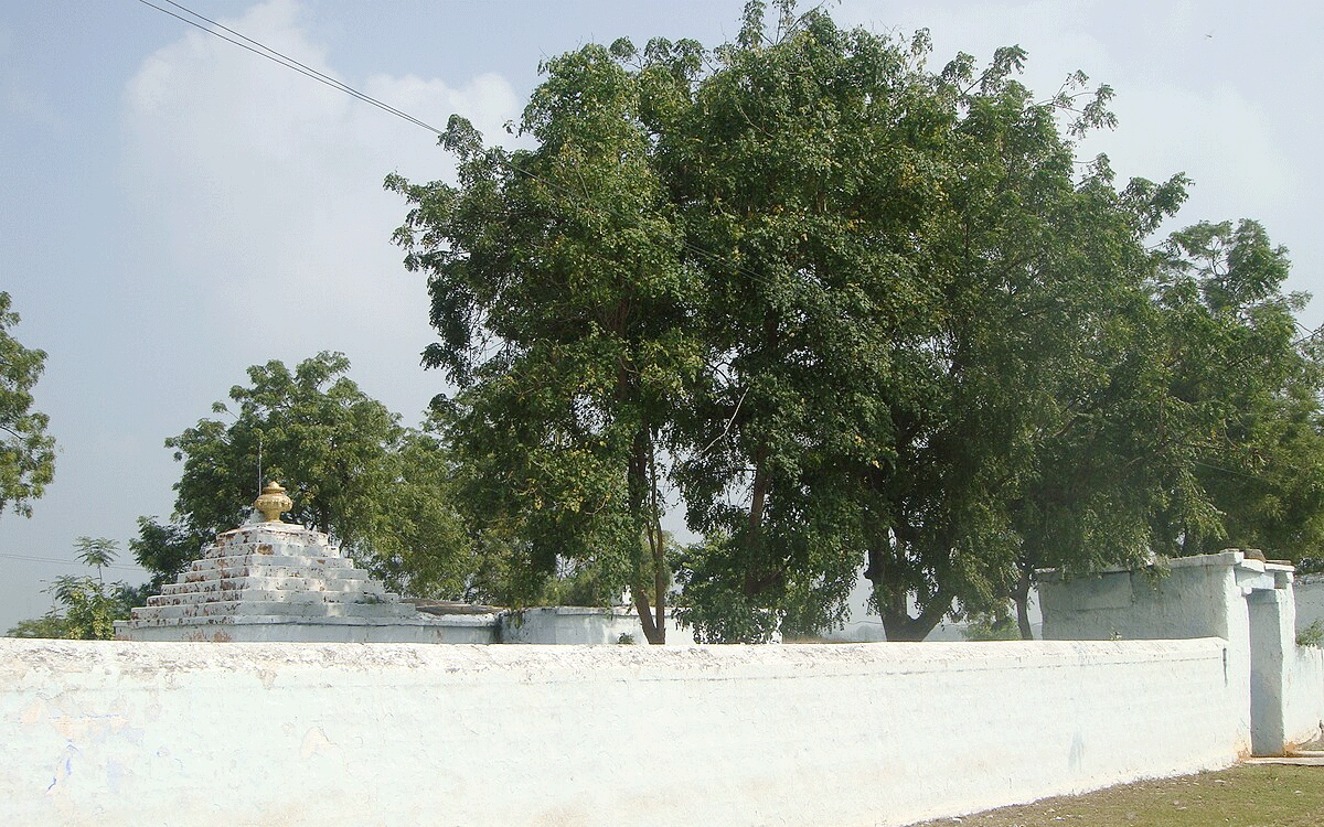 Haliya : పేరూరు దేవస్థాన‌ భూముల కౌలుకు ఈ 16న‌ వేలం