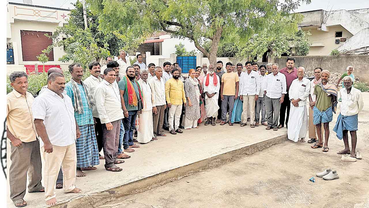 మా భూములు మాకే ఇచ్చేయండి.. ఫార్మా బాధిత రైతుల డిమాండ్‌