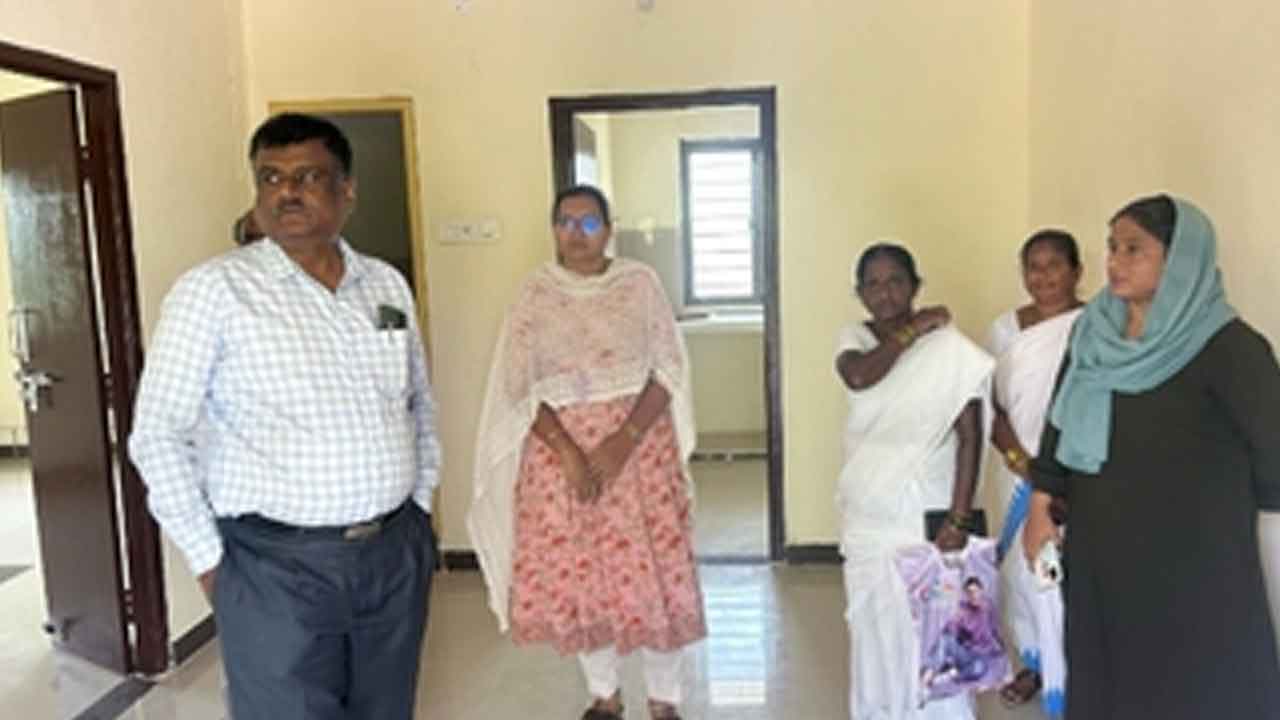 Mogullapalli PHC | మొగుళ్లపల్లి పీహెచ్‌సీని తనిఖీ చేసిన డాక్టర్ మధుసూదన్