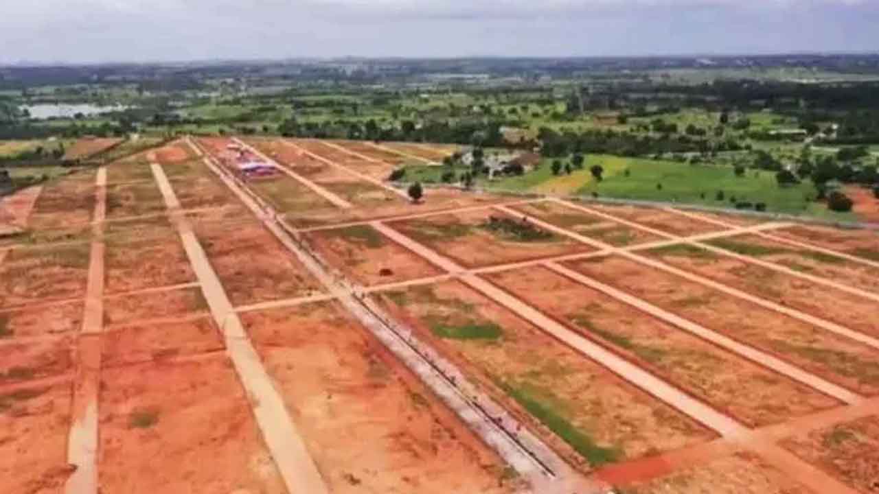 ప్లాట్ల వేలంతో రూ.65 కోట్ల ఆదాయం.. హౌసింగ్‌ బోర్డు వైస్‌ చైర్మన్‌ గౌతం వెల్లడి