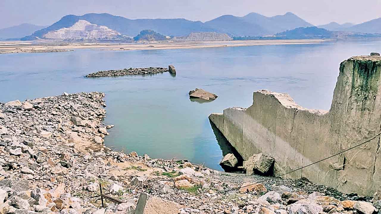 అక్కడ వరద.. ఇక్కడ బురద!.. ఎన్డీఎస్‌ఏ దుర్మార్గం