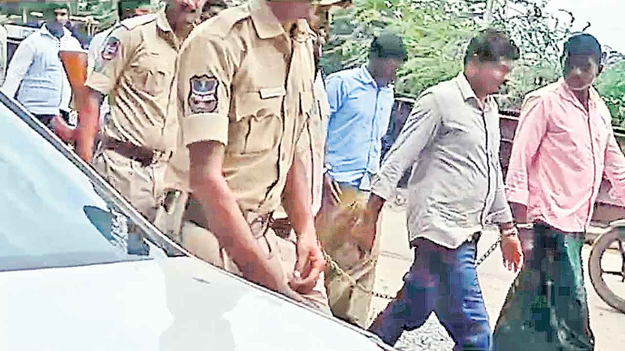 ఎమర్జెన్సీని తలపిస్తున్న నేటి పాలన