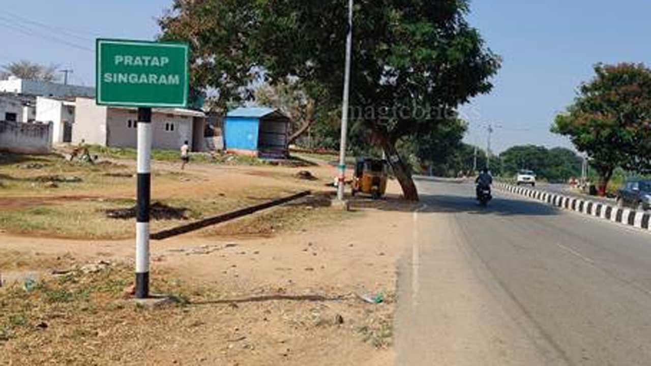 అర్హులకే డబుల్‌ బెడ్‌రూంలు కేటాయించాలి.. ప్రతాపసింగారంలో లబ్దిదారుల అందోళన