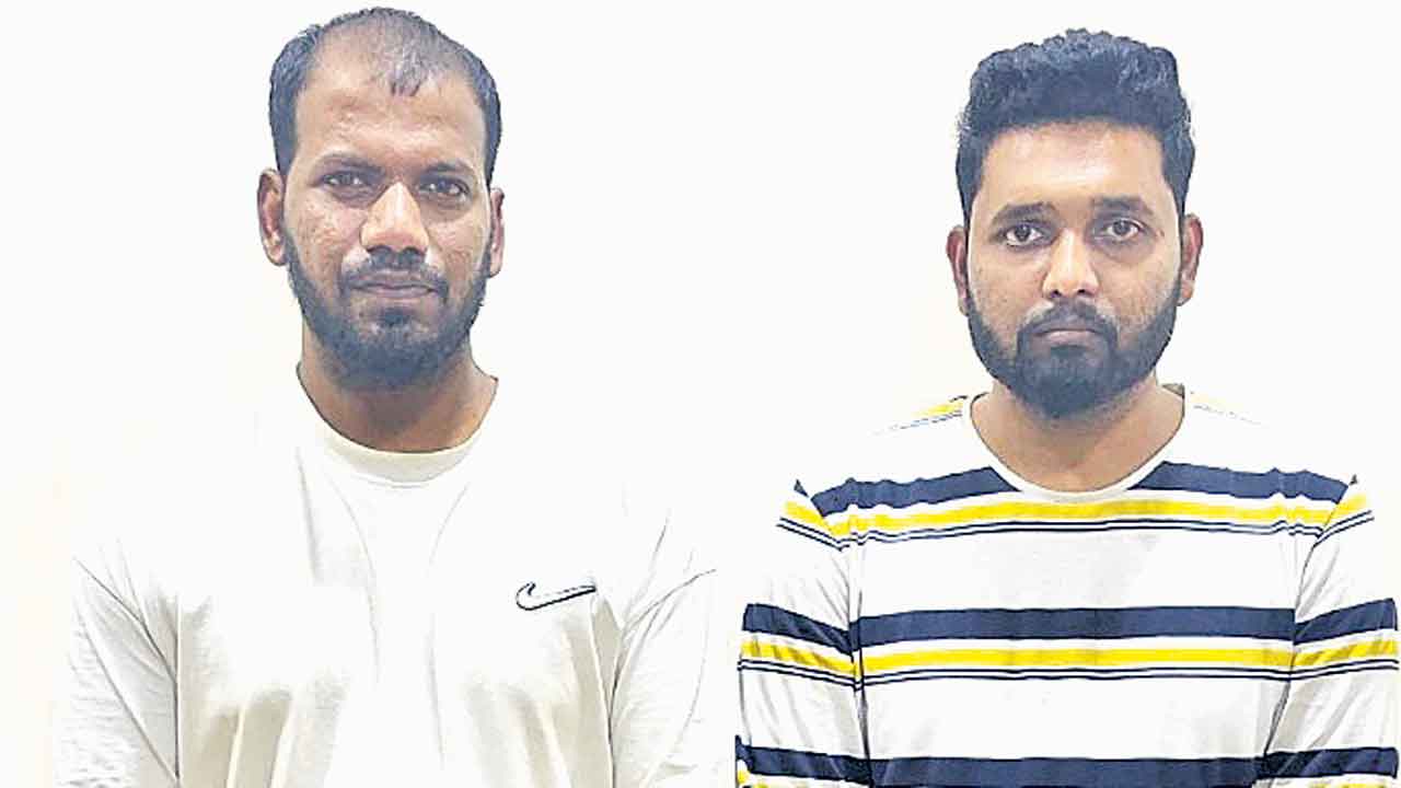 ఇద్దరు నకిలీ పోలీసుల అరెస్ట్‌