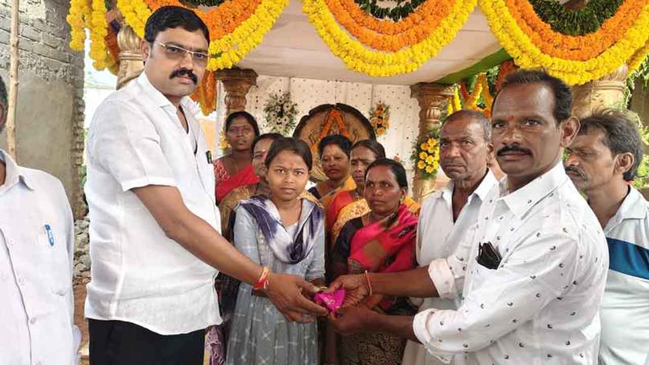 Janagama | పేదింటి ఆడబిడ్డల వివాహానికి పుస్తె మట్టెలు అందజేత