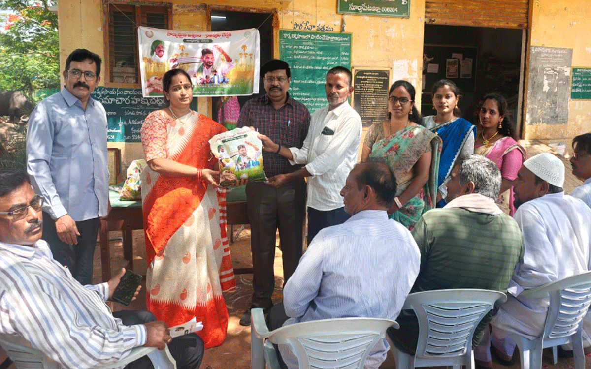 Huzurnagar Rural : రైతులకు అధిక దిగుబడులు వచ్చే విత్తనాలు అందించాలి : రాధిక