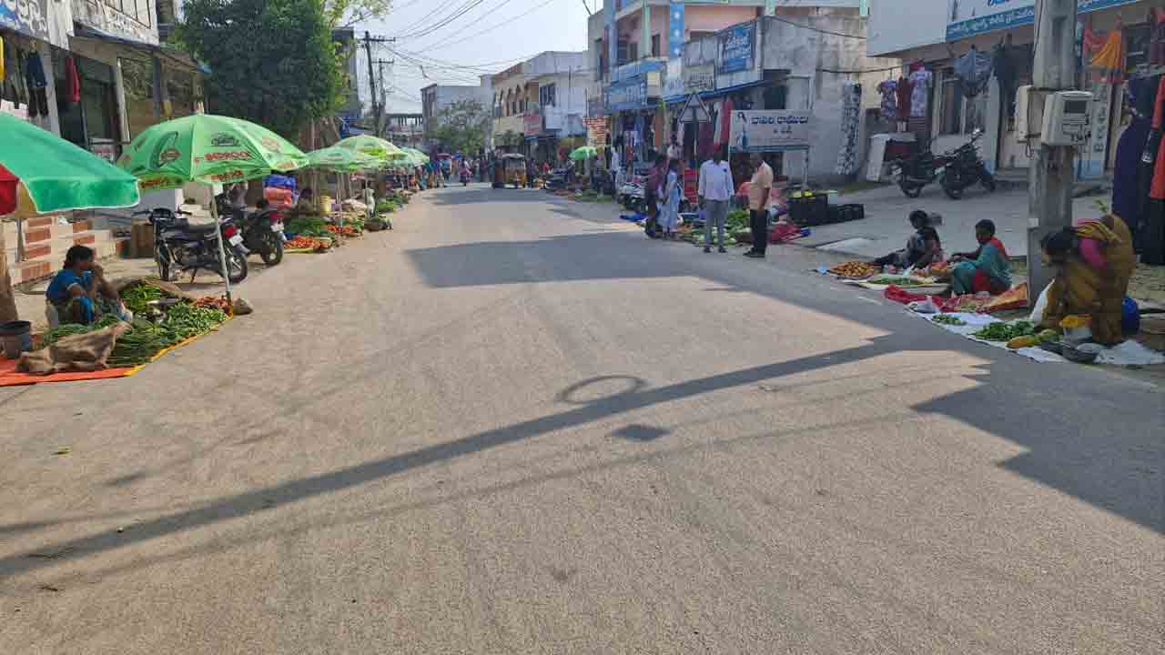 Integrated Market | సమీకృత మార్కెట్‌ నిర్మాణానికి గ్రహణం.. 3కోట్ల నిధులున్న ముందుకు సాగని పనులు