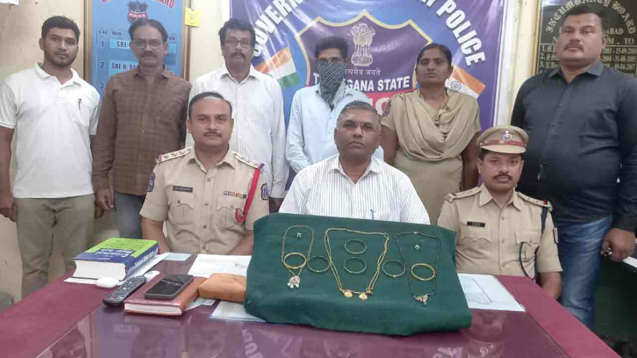 Hyderabad | రైళ్ల‌లో చోరీలకు పాల్ప‌డుతున్న వ్య‌క్తి అరెస్ట్.. రూ. 20 ల‌క్ష‌ల విలువైన బంగారు ఆభ‌ర‌ణాలు సీజ్