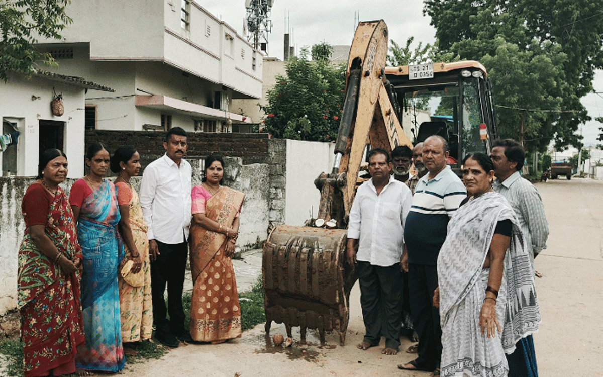 Kothagudem Urban : న్యూ గొల్లగూడెంలో రోడ్డు పనులకు శంకుస్థాపన