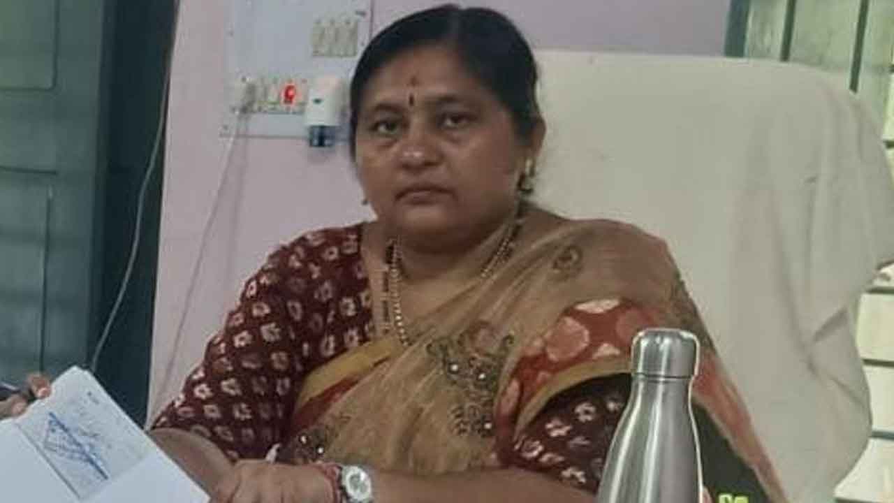 Revenue conferences | రెవెన్యు సదస్సులను విజయవంతం చేయాలి : రజినీ కుమారి