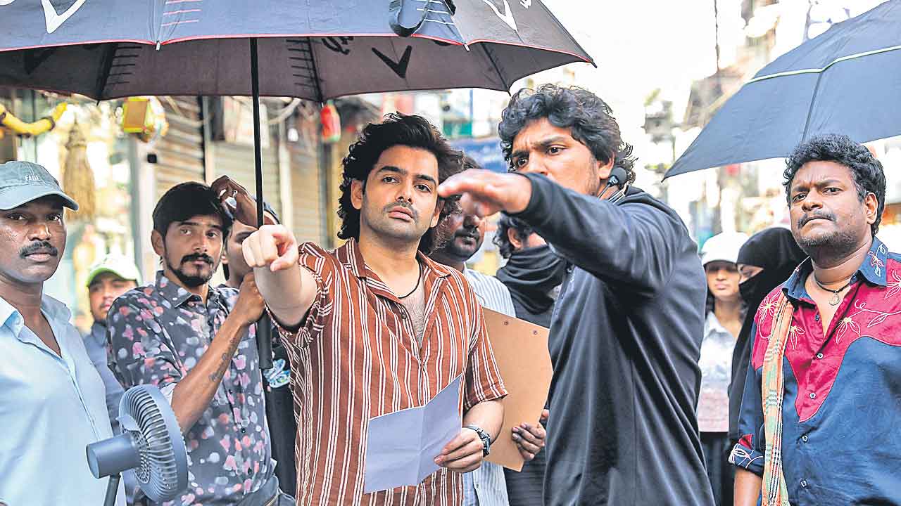 రాజమండ్రిలో అభిమాని హంగామా