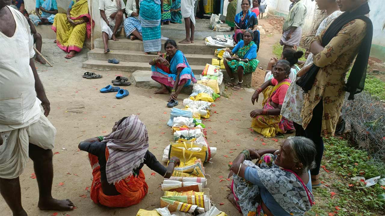 Ration | రేషన్‌ కోసం గంటలతరబడి వెయిటింగ్‌.. ఆందోళనలో లబ్ధిదారులు
